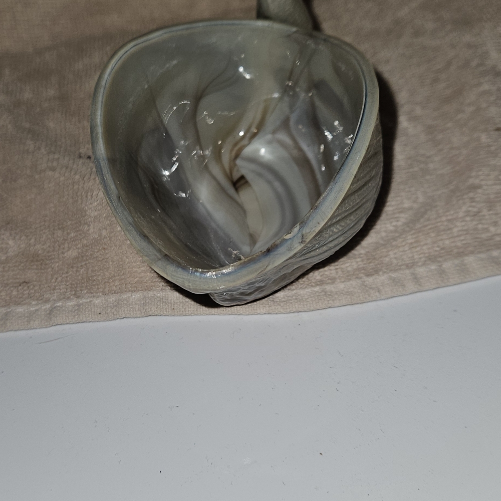 Elegant Slag Glass Swan - Picture 4 of 8